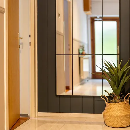 Sea Garden Apartment *
