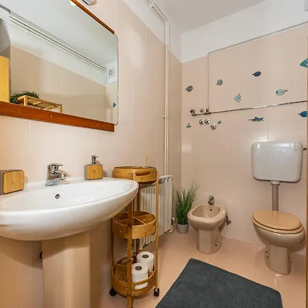 Sea Garden Apartment *